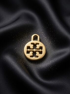 Round Pendant Necklace Charm - Women Jewelry Necklaces
